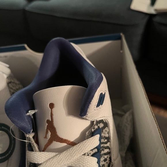 Jordan three wizards sneaker size 9 1/2 - Picture 3 of 16